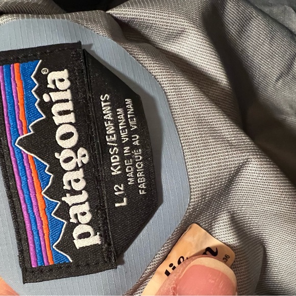 Patagonia kids rain coat size large 12 - Picture 3 of 3